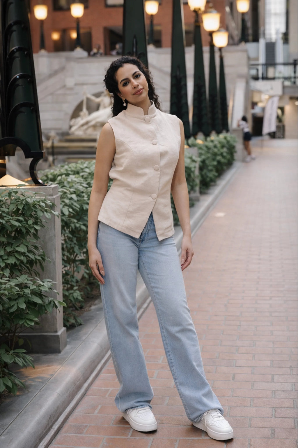 Sélia sleeveless mandarin collar vest